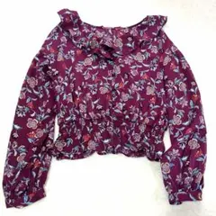 フリルネック総柄ブラウス