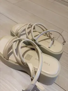 feuillage アイボリー 厚底サンダル