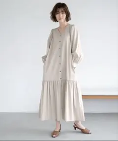 アパートバイ　ローリーズ　Vボタンキリカエ　フレアワンピース