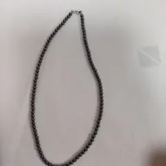 シンプルなグレービーズネックレス