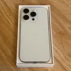 【美品】iPhone15 Pro ホワイトチタニウム 128GB ケース付き