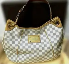 Item thumbnail for item 7446717b-ea5e-4552-8ec6-6604c87b7d43