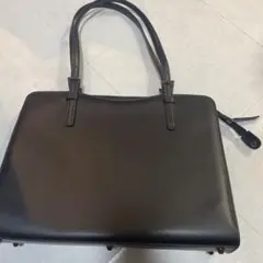 黒いビジネスバッグ 就職活動