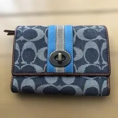 COACHの二つ折り財布、実用的なカードポケット付き 使用感あり