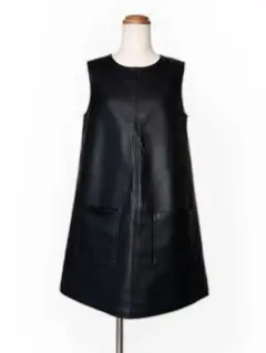 黒のレザーノースリーブワンピース
