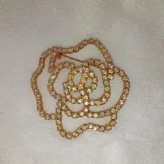 バラ型 クリスタルブローチ