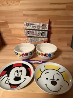 ミッキーマウスとプーさんの食器とアルミセット