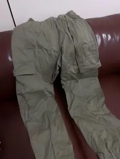 オリーブグリーン カーゴパンツ