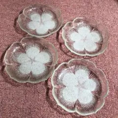 ガラス　食器　中皿　取り皿　サラダ皿　透明　花弁型　桜　夏　4枚セット