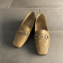 DIANA ベージュ ローファー