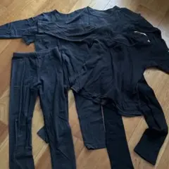 黒の長袖シャツとレギンスセット6点セット