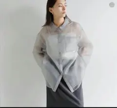 美品★anuke アンヌーク　シアーレイヤードシャツ オリーブのサムネイル