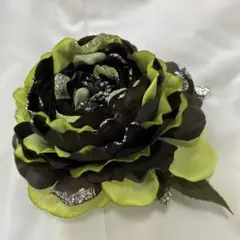 グリーン　ブラック　シルバー　コサージュ