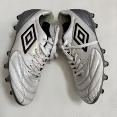 アクセレイター　Umbro サッカーシューズ・スパイク ホワイト