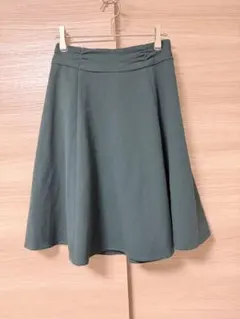 マジェスティックレゴン　スカート ダークグリーン 膝丈のサムネイル