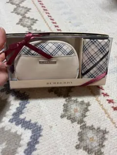 BURBERRY ポーチとハンカチセット，新品