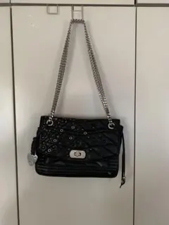 スタッズ付きブラックショルダーバッグのサムネイル