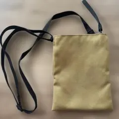 無印　ベージュ サコッシュのサムネイル