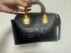 FENDI ブラックレザーハンドバッグ