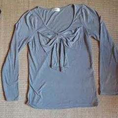 グレーリボンTシャツ