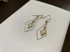 ダイヤモンド型マーブル模様フックピアス