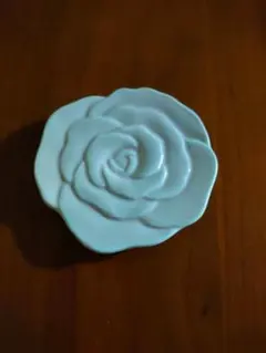 陶器製 薔薇モチーフ 小物入れ トレイのサムネイル