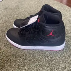 【新品】NIKE AIR JORDAN 1 MID 黒赤 25.5cm