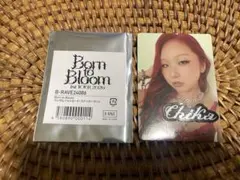 Born to Bloom ランダムフォトカード・ステッカーセット