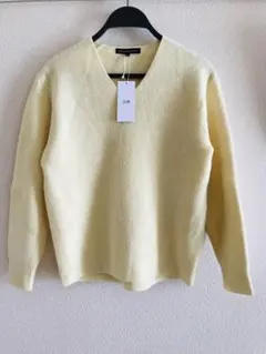 23区 カシミヤ、羊毛 薄い黄色 Vネック 長袖ニット