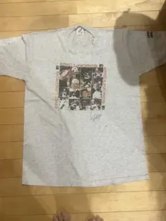 エリック・リンドロス Tシャツ グレー