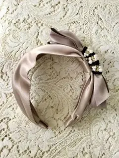 再値下　セレクト購入　上品可愛い♪リボン×ビジュー装飾カチューシャ