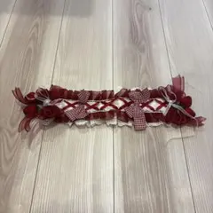 フリル付き赤と白のヘッドドレス