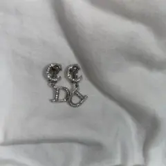 Dior ロゴ イヤリング シルバーカラー