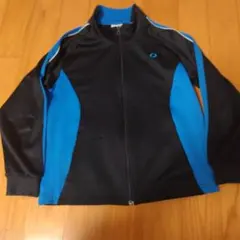 黒と青のジッパー付きジャージ