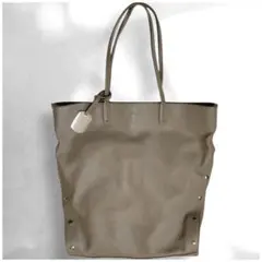 美品 FURLA フルラ レザートートバッグ スタッズ付き 大容量 グレージュのサムネイル