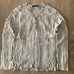 301 NOT SO EXTREMES リブ編みVネックセーター