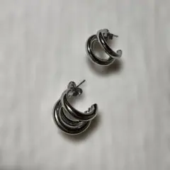 未使用:SMELLY シルバーカラー 3連フープピアス（サージカルステンレス）