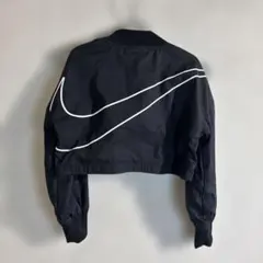 NIKE クロップド ボンバージャケット ブラック Sサイズのサムネイル