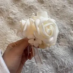 【値下げ】ホワイトローズ造花コサージュ