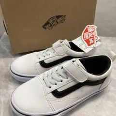 【18cm新品】VANS ホワイト／ブラック　スニーカー　バンズ　スリッポン