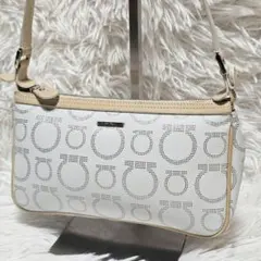 サルヴァトーレフェラガモ レザー ガンチーニ ミニバッグ ワンショルダー 総柄