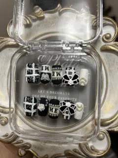 激カワ☆黒と白の装飾ネイルチップ (リボン、バラ他パーツ) ⑮