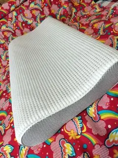 ニトリ　コウツウキナミガタマクラ　Nジオ　ウェーブメッシュ構造 波型枕 ホワイト