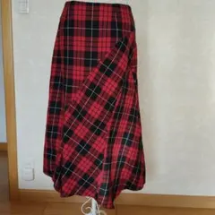 赤チェックスカート