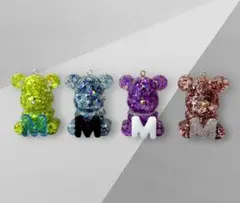 レジンキーホルダー　ラメクマ型レジンキーホルダー　ハンドメイド　オーダーメイド