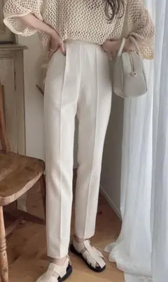 カットジョーゼットセンタープレステーパードパンツ