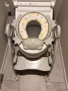 カエル型 補助便座 ステップ付き トイレトレーニングのサムネイル