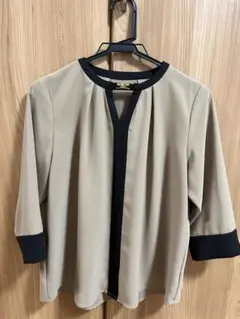 【美品】TONAL バイカラー　ブラウス TONAL（トーナル）の「MULTIバイカラーノースリブラウス（シャツ