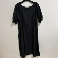 ブラック ひざ丈ワンピース 半袖のサムネイル