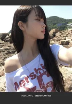 anyonemoreワンオフショルダーレタリング半袖Tシャツ